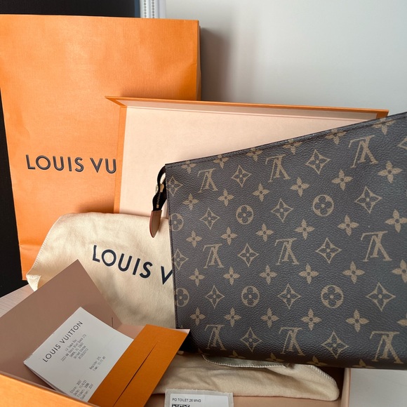 Louis Vuitton Toiletry 26 Pouch - Picture 6 of 15